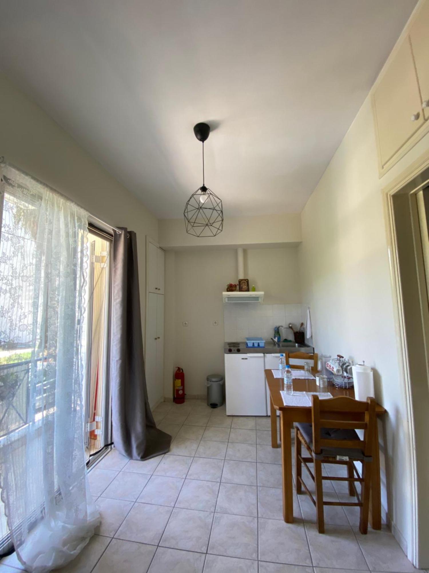 Irinis Apartment In 칼라마타 외부 사진